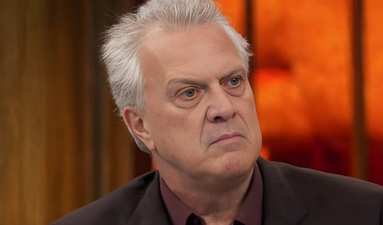 'Cara, ele levantou e foi embora': Pedro Bial aponta 'desastre anunciado' em entrevista com famoso cantor internacional.