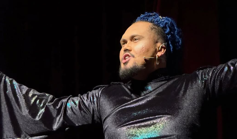 Ator desmaia no palco e morre durante peça de teatro em SP: ‘Partiu fazendo o que amava’.