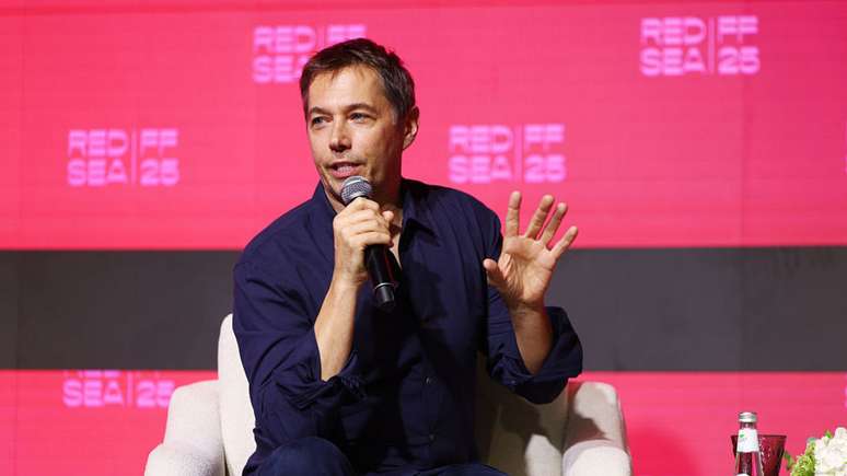 Sean Baker, vencedor do Oscar por 'Anora', critica acordo entre Netflix e Warner