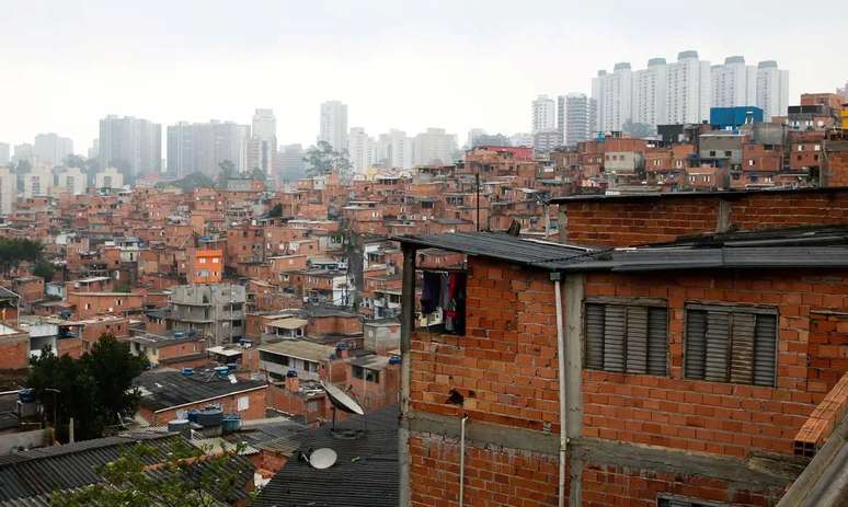 Favela de Paraisópolis, a maior da capital paulista, é uma das comunidades onde chegou o “salve” proibindo roubos. 