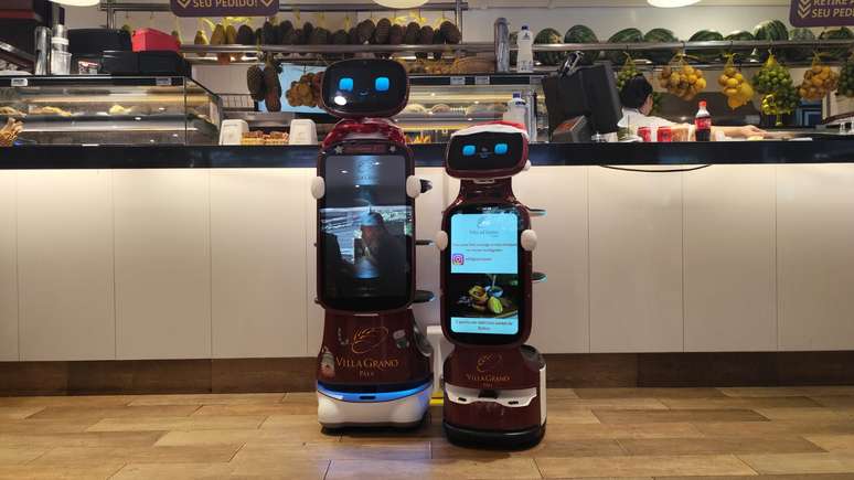 Garçons robos viraram sensação em padaria da Zona Sul de São Paulo