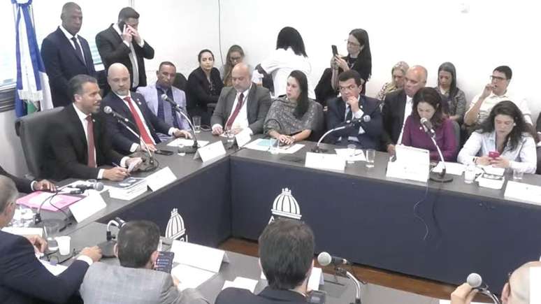 Membros da CCJ se reuniram nesta segunda-feira, 8, para votar o Projeto de Resolução sobre o caso