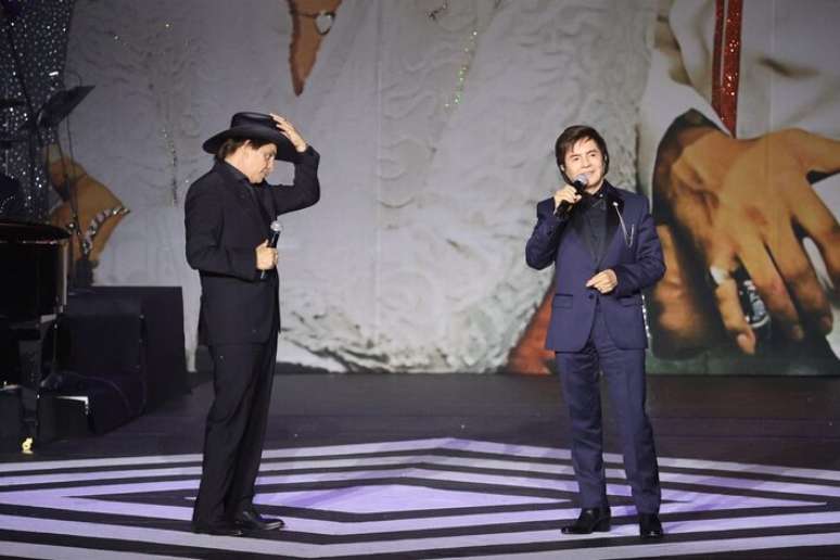 Chitãozinho e Xororó lamentaram morte do irmão, Mauri