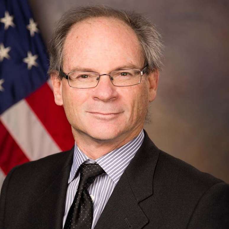 Michael Miklaucic: 'O ataque à soberania e o custo humano são graves, portanto as penalidades correspondentes têm que ser graves'