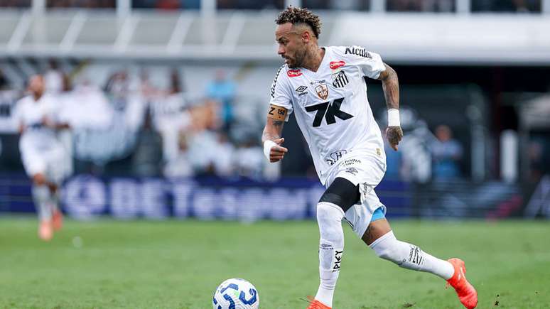 Neymar tem contrato com o Santos até o dia 31 de dezembro