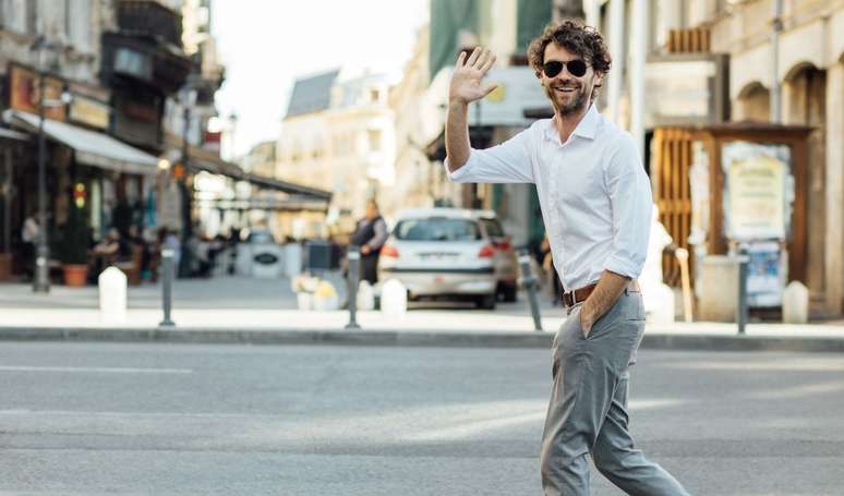 De acordo com a psicologia, acenar com a mão para agradecer aos carros ao atravessar a rua é característico dessas pessoas.