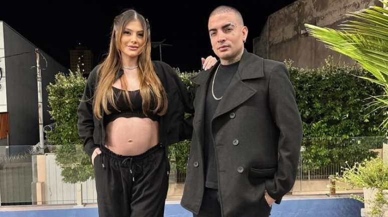 MC Guimê e Fernanda Stroschein estão juntos desde março do ano passado. Os dois anunciaram a gravidez em maio deste ano