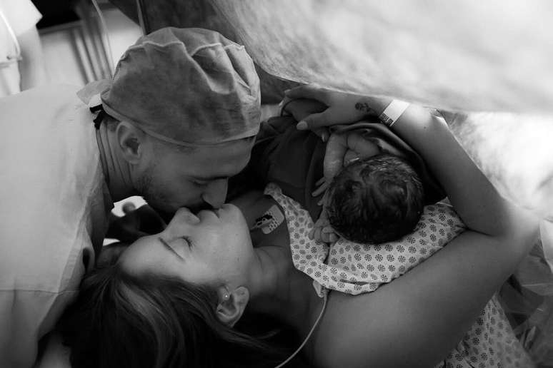 Arrascaeta, sua esposa e seu filho –