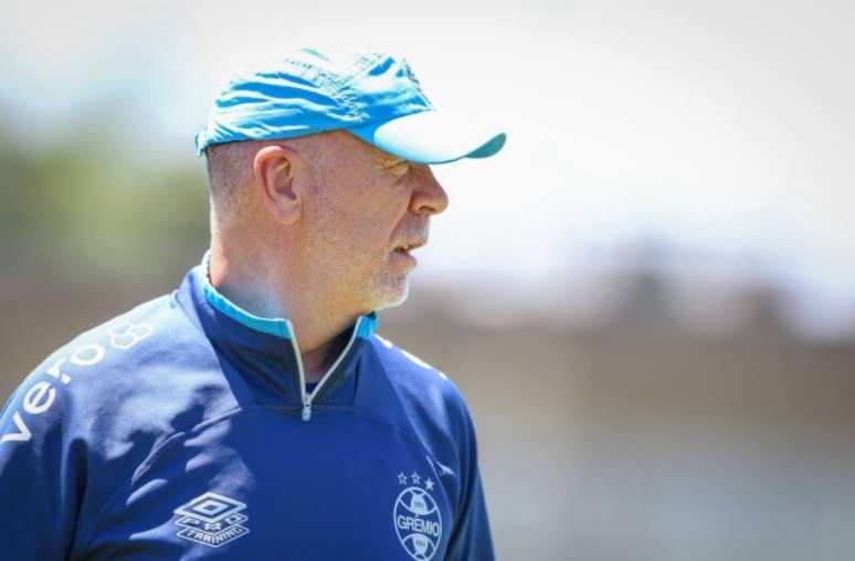 Mano Menezes não fica no Grêmio para 2026 –