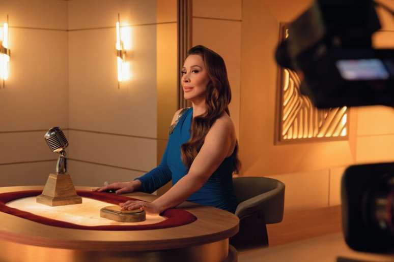 Claudia Raia nos bastidores de 'Sua Mãe Te Conhece?', novo reality origina da Netflix