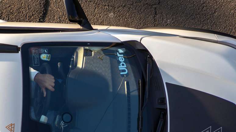 Motoristas de carros de aplicativo usam câmeras de monitoramento; entenda