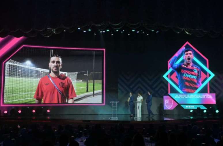 Petkovic received the award on behalf of Arrascaeta –