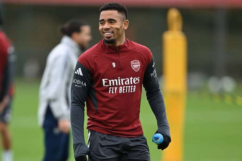 Atacante brasileiro em atividade de preparação do Arsenal –