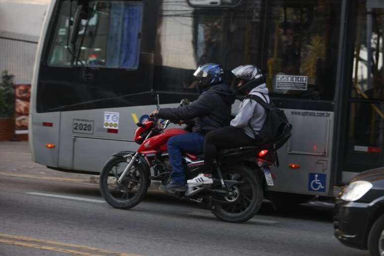 இந்தத் திட்டம் தலைநகரில் மோட்டார் சைக்கிள்களில் பயணிகள் போக்குவரத்தை அனுமதிக்கிறது.