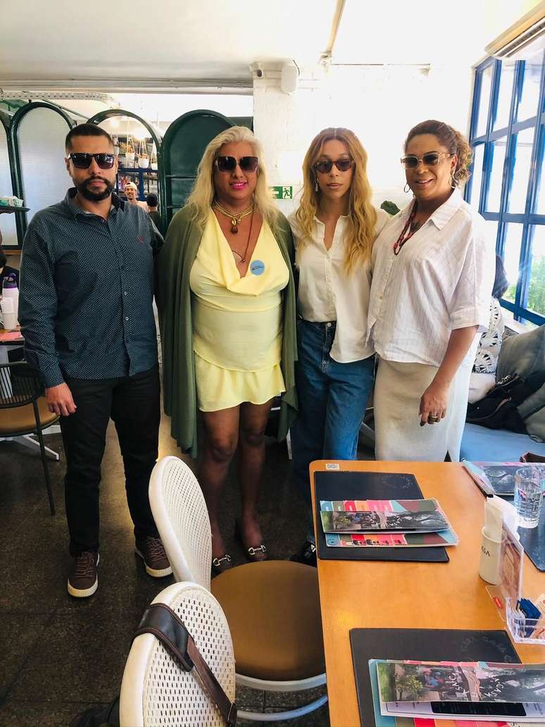 Deputada federal Érika Hilton recebe representantes da Casa NEM em Brasília para conversa sobre casas de acolhimento.