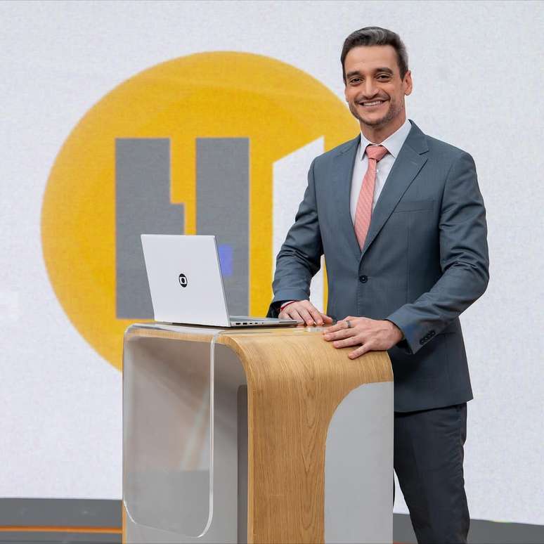 Thiago Scheuer no est&uacute;dio do Hora Um