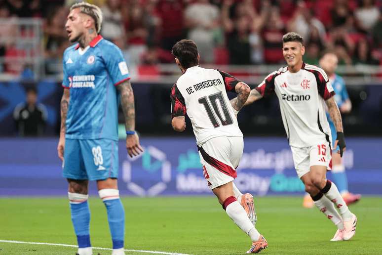 Flamengo bate o Cruz Azul com dois gols de de Arrascaeta –