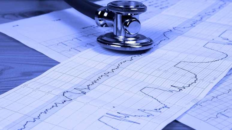 Outra medida central para evitar a aterosclerose envolve o controle rigoroso de condições como hipertensão arterial, colesterol elevado e diabetes