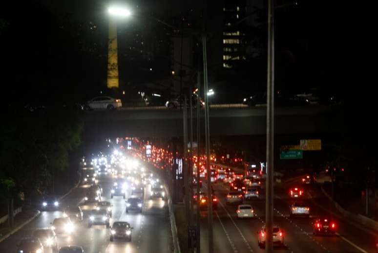 Trânsito registrado na Avenida 23 de Maio, zona sul de São Paulo, em setembro deste ano; congestionamento na cidade bateu recorde nesta terça-feira