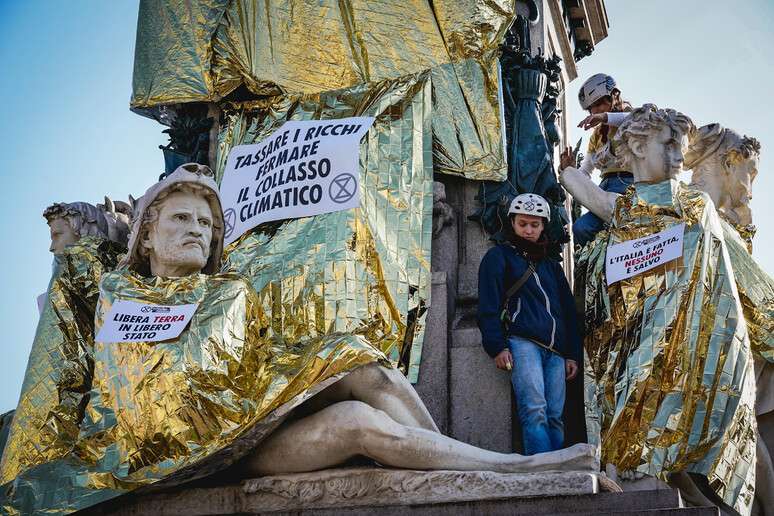 Protesto de ativistas climáticos em Turim, na Itália