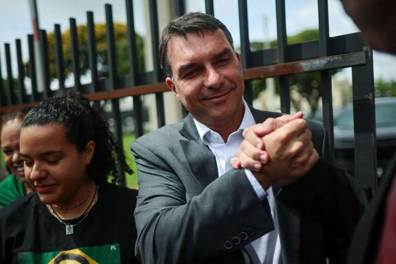 Pré-candidatura de Flávio Bolsonaro à Presidência desagradou setores do Centrão