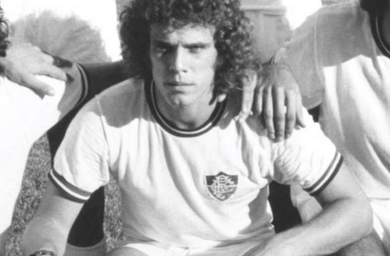 - இனப்பெருக்கம் - தலைப்பு: 1970களில் ஃப்ளூமினென்ஸின் சிறந்த அணியான வரலாற்று முவர்ண இயந்திரத்தின் ஒரு பகுதியாக மன்ஃப்ரினி இருந்தார்.