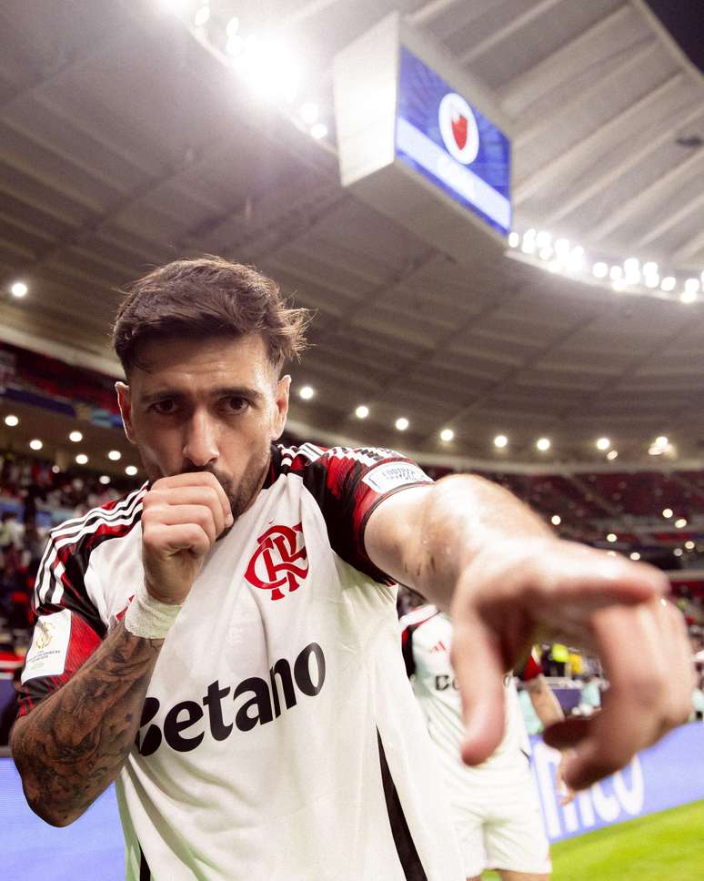 Arrascaeta decide e garante a classificação do Flamengo 