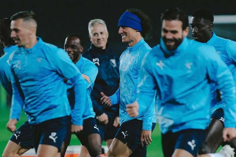 David Luiz (de gorro azul) é o maior destaque do Pafos, que espera surpreender a favorita Juventus. 