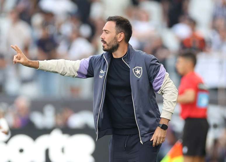 Treinador deve permanecer no Botafogo –