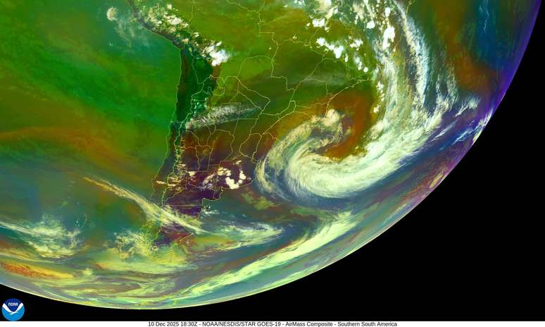 Imagem de satélite da Nasa mostra o ciclone extratropical de 10 de dezembro de 2025 visto do espaço