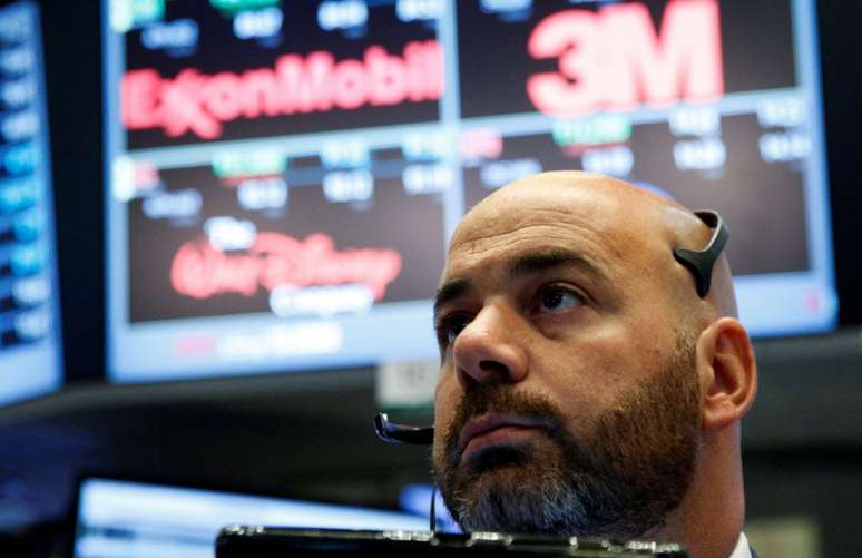 Operador trabalha na bolsa de Nova York
15 de setembro de 2016
REUTERS/Brendan McDermid