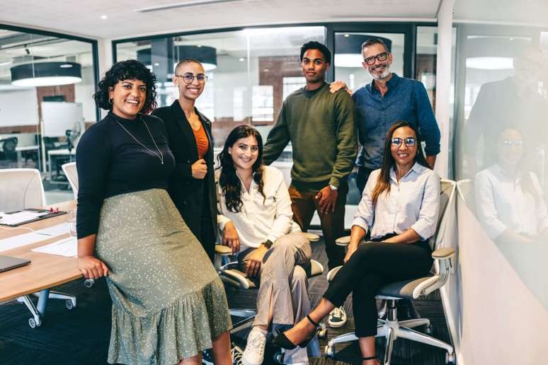 Ambientes de trabalho saudáveis estimulam melhores resultados, fortalecem o engajamento e aumentam o bem-estar das equipes