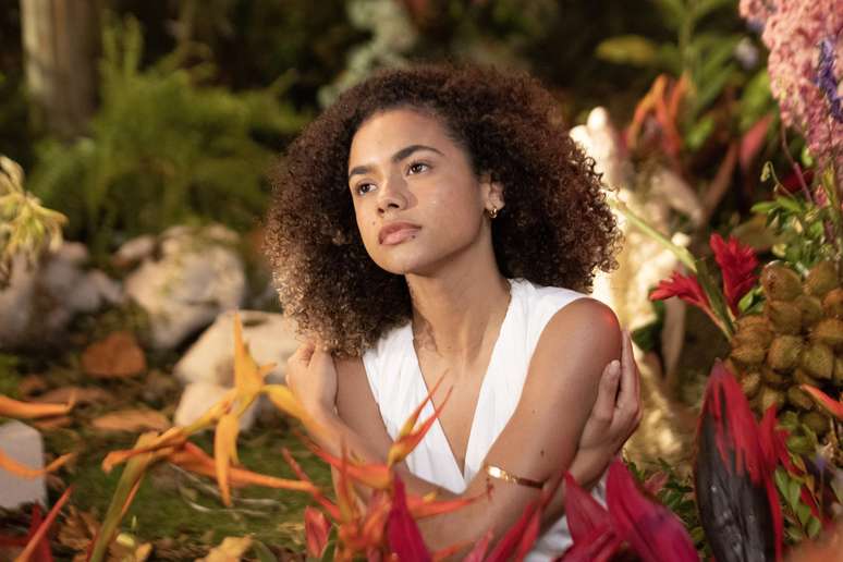 அலனா கப்ரால் (ஜோலி) சோப் ஓபராவின் தொடக்கத்தின் போது