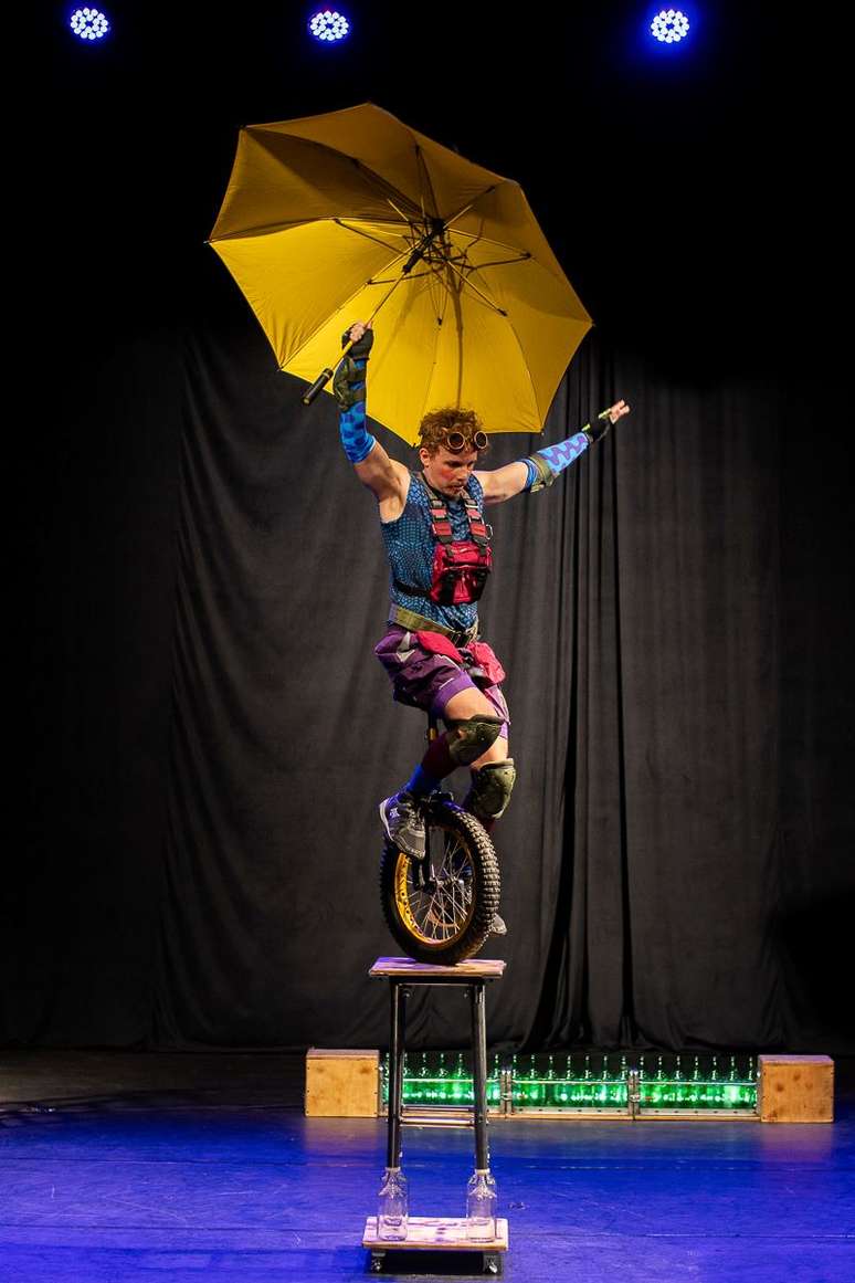 Espetáculo mostra a maturidade e a autonomia artística de Guilherme Torres, com direção de Adriano Mauriz, parceiro de longa data. 