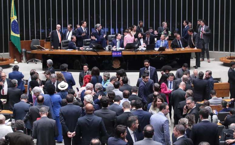 Após aprovação na Câmara, PL da Dosimetria segue agora para o Senado