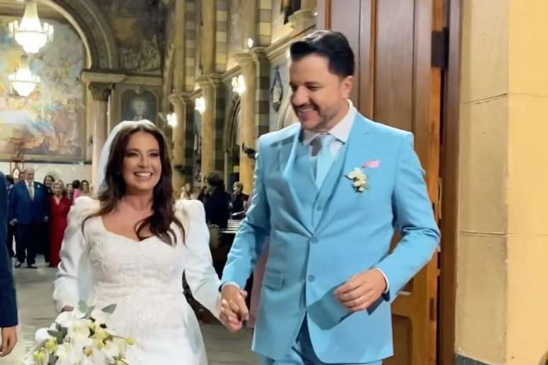 Iza Stein e Maurício Manieri durante renovação de votos