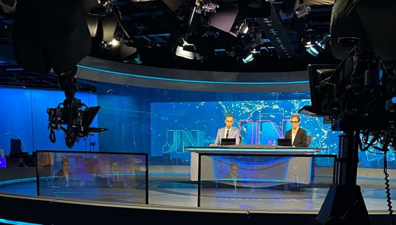 Tralli e Renata no estúdio do Rio: audiência com pequena queda não abala o prestígio do telejornal