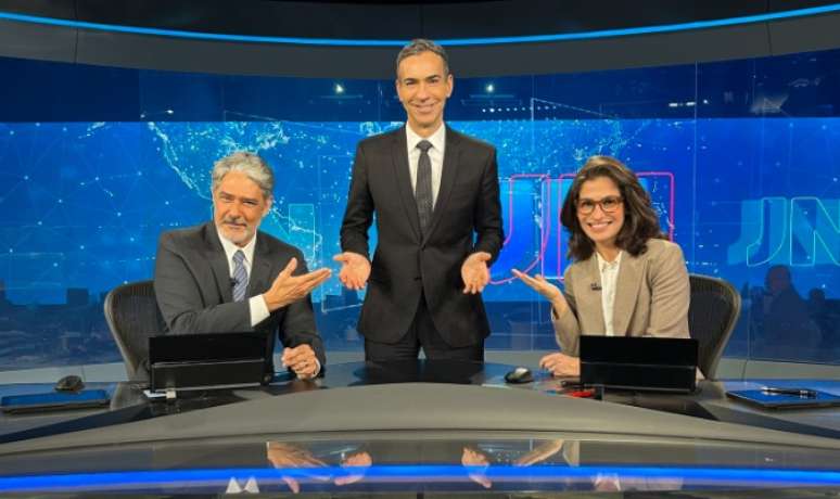 Até outubro, William Bonner dividia o 'JN' com Renata Vasconcellos; agora o telejornal tem César Tralli na bancada