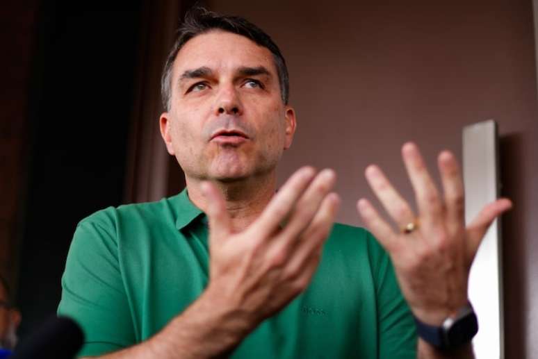 Candidatura de Flávio Bolsonaro à Presidência da República abre espaço para que outros nomes do PL-RJ tentem uma vaga no Senado.