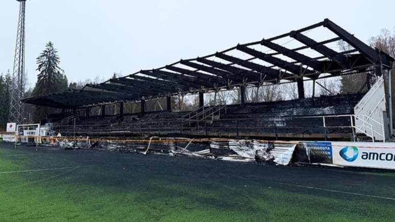 Estádio do Haka Valkeakoski após o incêndio. –