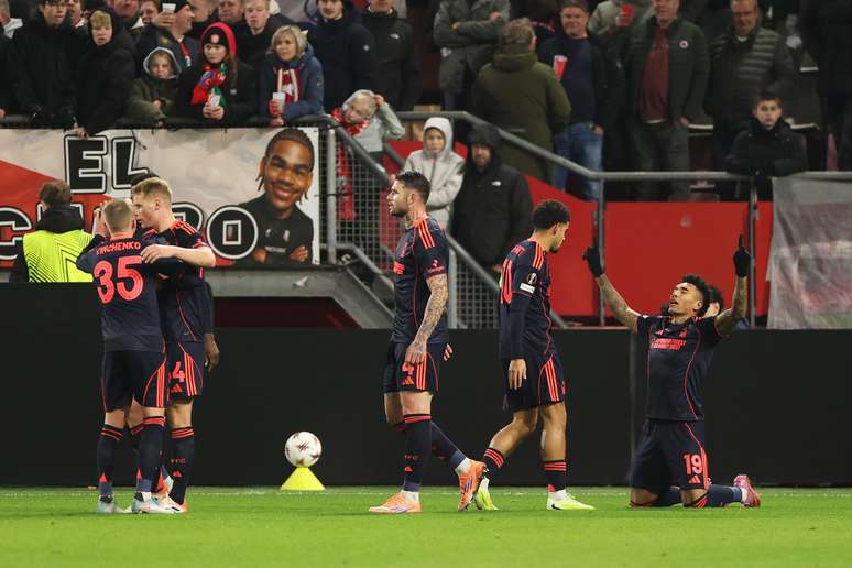 Igor Jesus comemorando o gol da vitória do Nottingham Forest na Liga Europa 