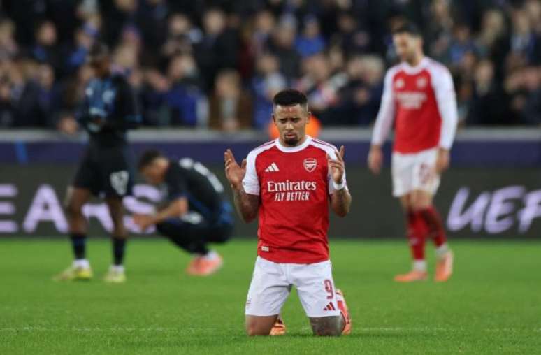 Gabriel Jesus em seu retorno aos gramados com a camisa do Arsenal –