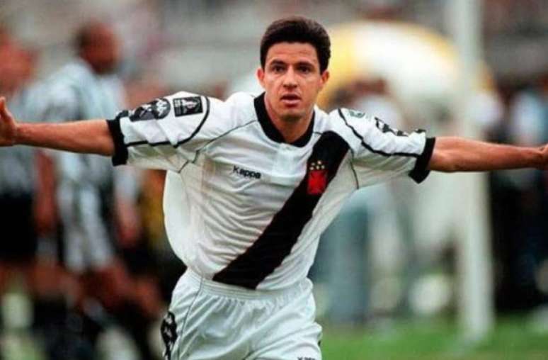 Ramon Menezes brilhou como jogador do Vasco e também já treinou o time profissional.