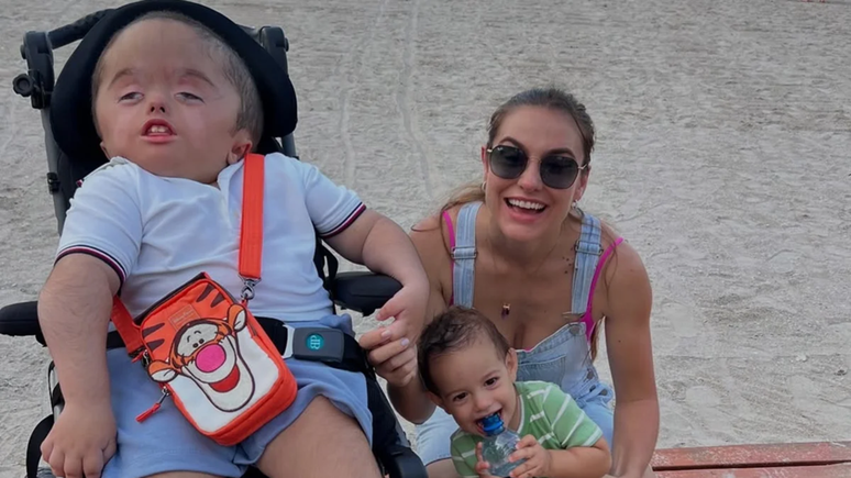 Nora de Ratinho emociona a web ao publicar foto de Natal da família / reprodução: Instagram