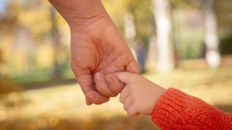 Experts emphasize that even when in front of a screen, children need real connection; learn to strengthen these family ties