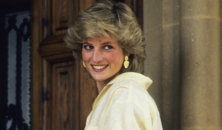 Os looks icônicos de verão da Princesa Diana nos anos 90 que você pode recriar neste fim de ano.