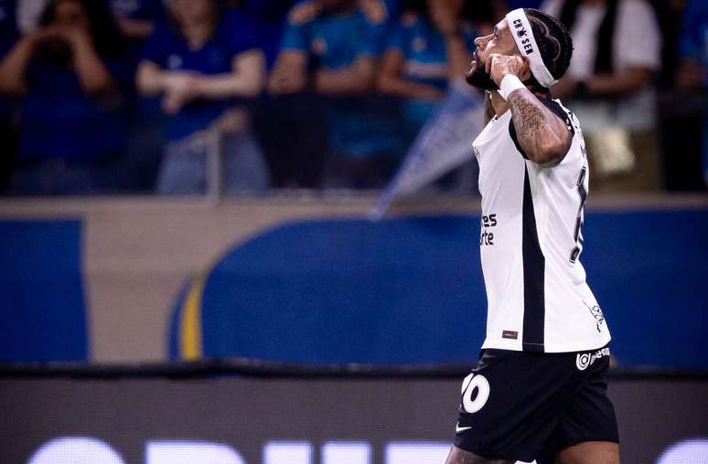 Depay marcou o gol da vitória do Corinthians contra o Cruzeiro –