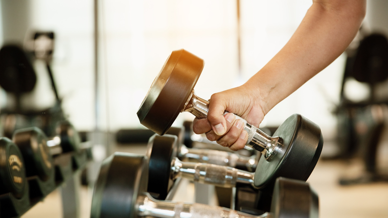 Como ajustar cargas e repetições