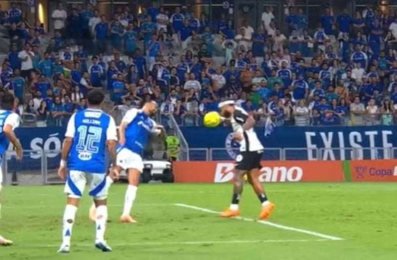 Cruzeiro contesta gol de Depay no jogo de ida da semifinal da Copa do Brasil –