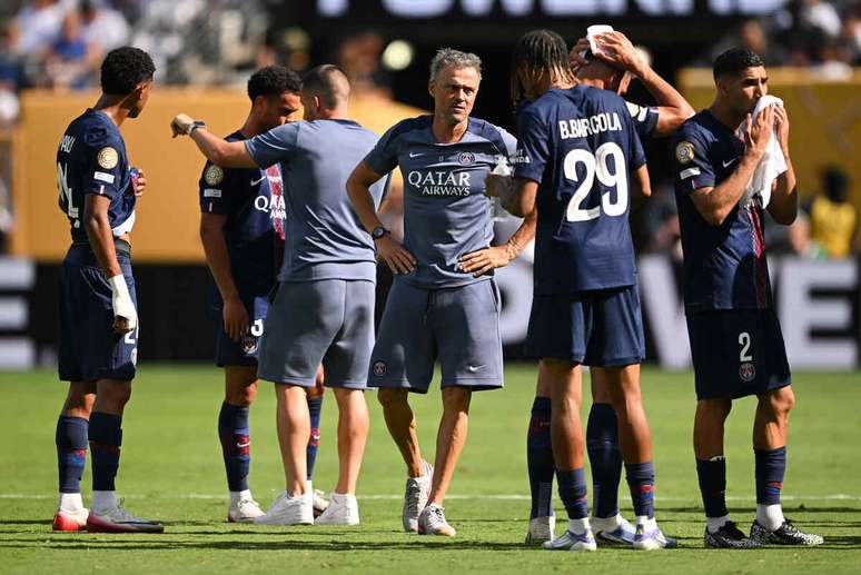 Luis Enrique com o time do PSG durante a última Copa do Mundo de Clubes –